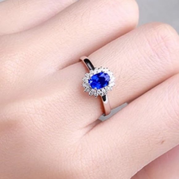 The Royal Blue Sapphire - Picture 4 of 4